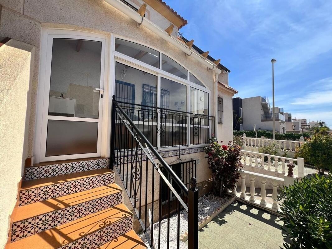 Villa with 3 bedrooms, 132m² in Torrevieja, Spain [ID: 0152-566920]