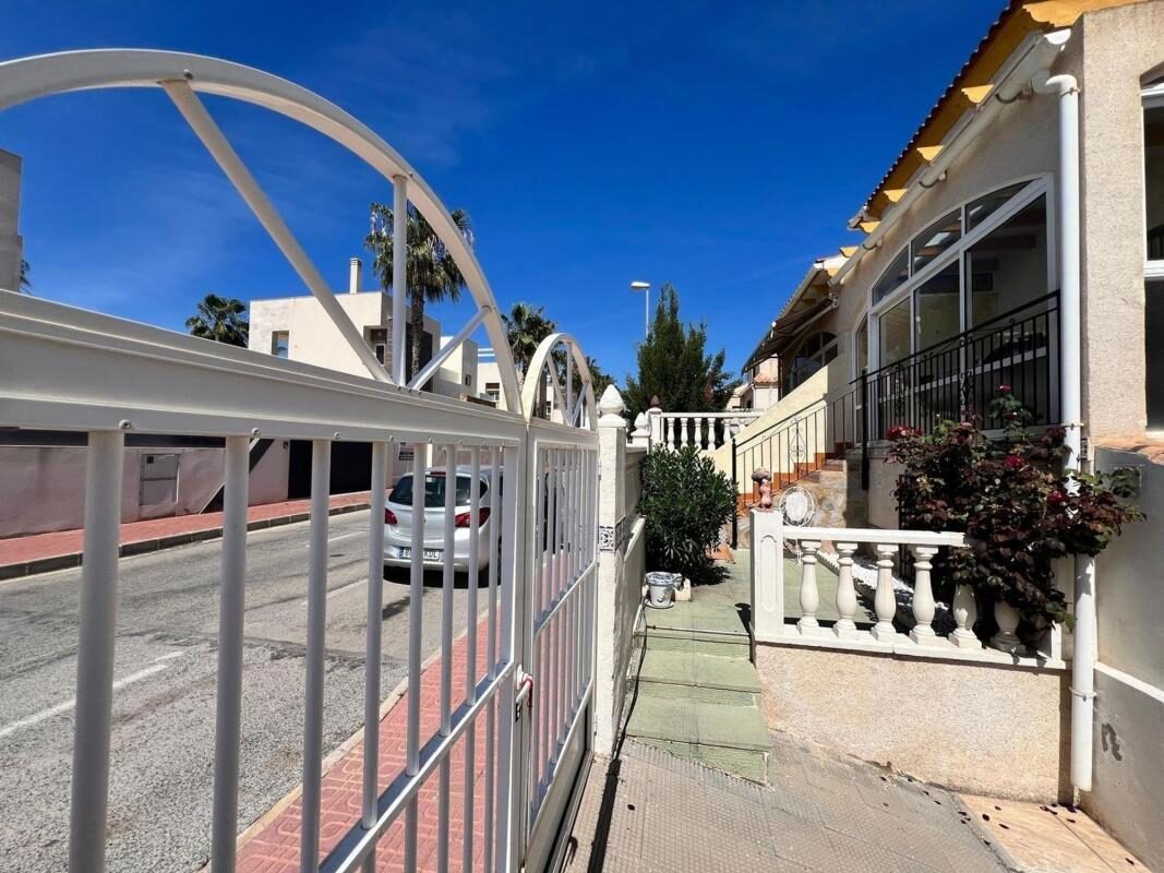 Villa with 3 bedrooms, 132m² in Torrevieja, Spain [ID: 0152-566920]