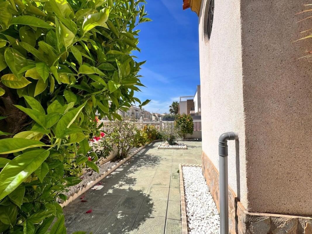 Villa with 3 bedrooms, 132m² in Torrevieja, Spain [ID: 0152-566920]