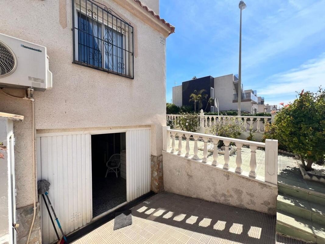 Villa with 3 bedrooms, 132m² in Torrevieja, Spain [ID: 0152-566920]