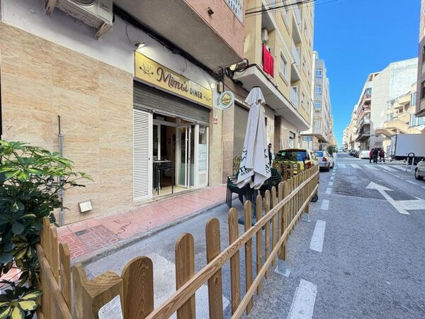Przestrzeń komercyjna w Torrevieja, Hiszpania, 57m² - obraz 2