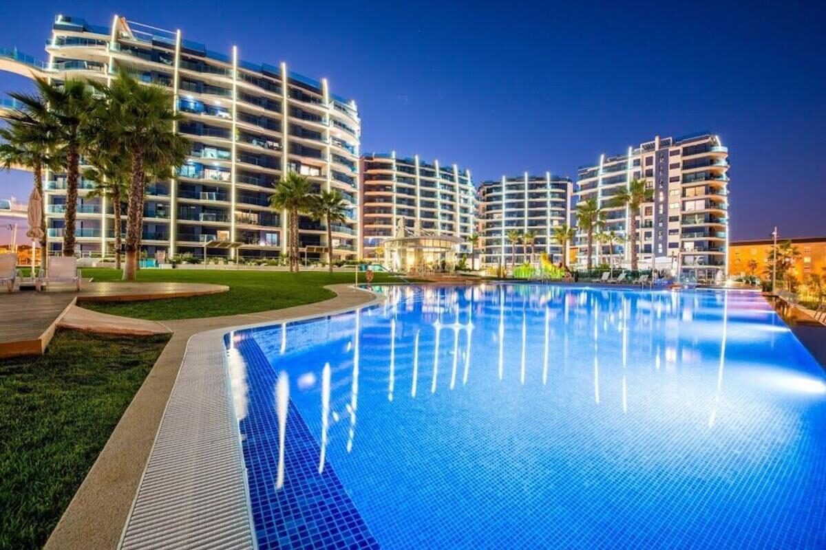 Apartament z 2 sypialniami, 175m² w Torrevieja, Hiszpania [ID: 0152-551932]