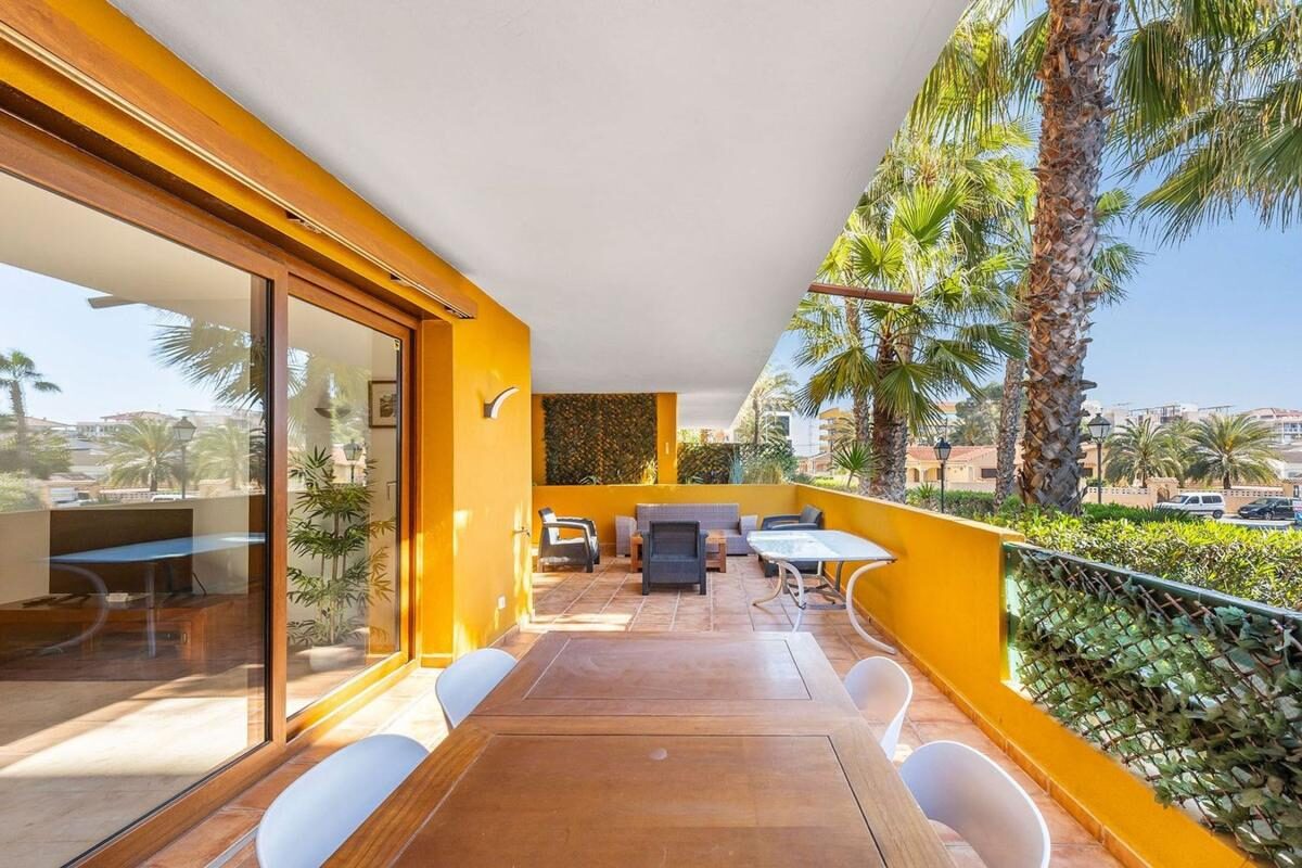 Apartament z 2 sypialniami, 128m² w Torrevieja, Hiszpania [ID: 0152-532227]