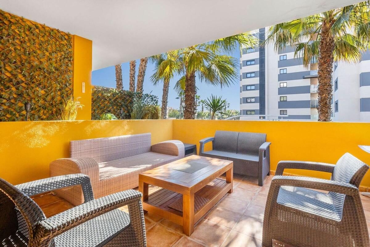 Apartament z 2 sypialniami, 128m² w Torrevieja, Hiszpania [ID: 0152-532227]