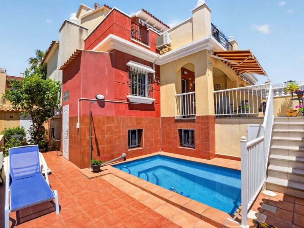 Townhouse with 4 bedrooms, 129m² in Torrevieja, Spain [ID: 0152-532160]