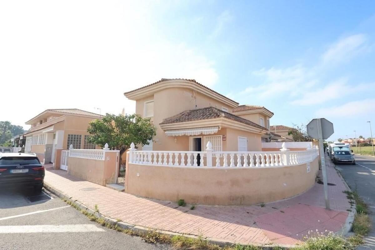 Willa z 3 sypialniami, 101m² w Torrevieja, Hiszpania [ID: 0152-532134]