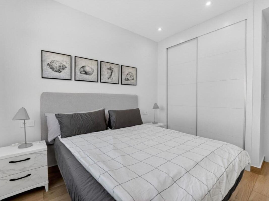 Apartment with 2 bedrooms, 85m² in Torrevieja, Spain [ID: 0152-532025]
