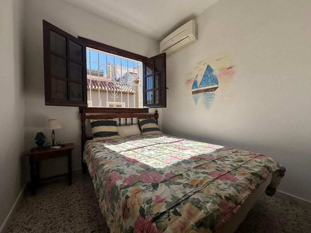 Townhouse with 2 bedrooms, 75m² in Torrevieja, Spain [ID: 0152-531172]