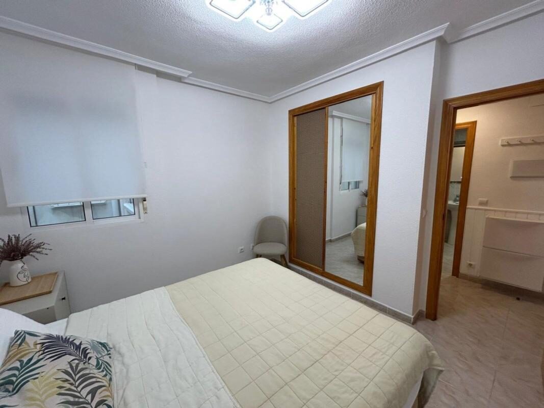 Apartament z 2 sypialniami, 75m² w Torrevieja, Hiszpania [ID: 0152-530820]