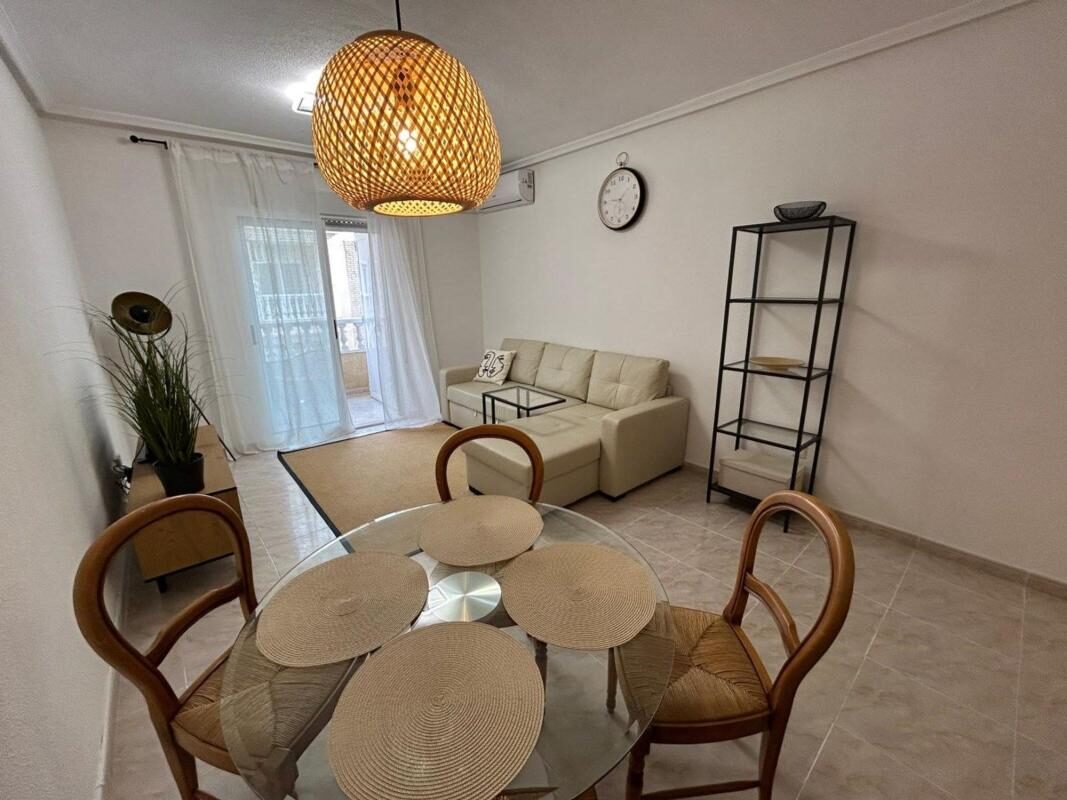 Apartament z 2 sypialniami, 75m² w Torrevieja, Hiszpania [ID: 0152-530820]
