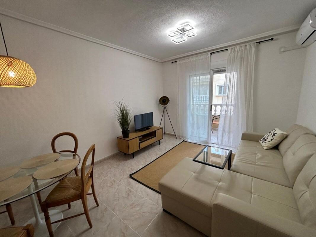 Apartament z 2 sypialniami, 75m² w Torrevieja, Hiszpania [ID: 0152-530820]