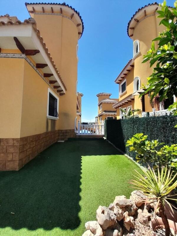 Willa z 5 sypialniami, 207m² w Рохалес, Hiszpania [ID: 0152-529704]