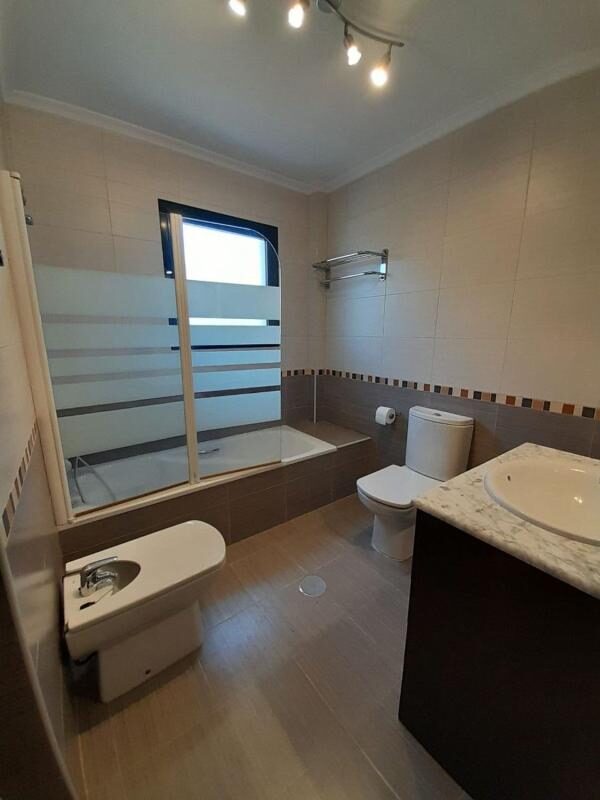 Willa z 5 sypialniami, 207m² w Рохалес, Hiszpania [ID: 0152-529704]