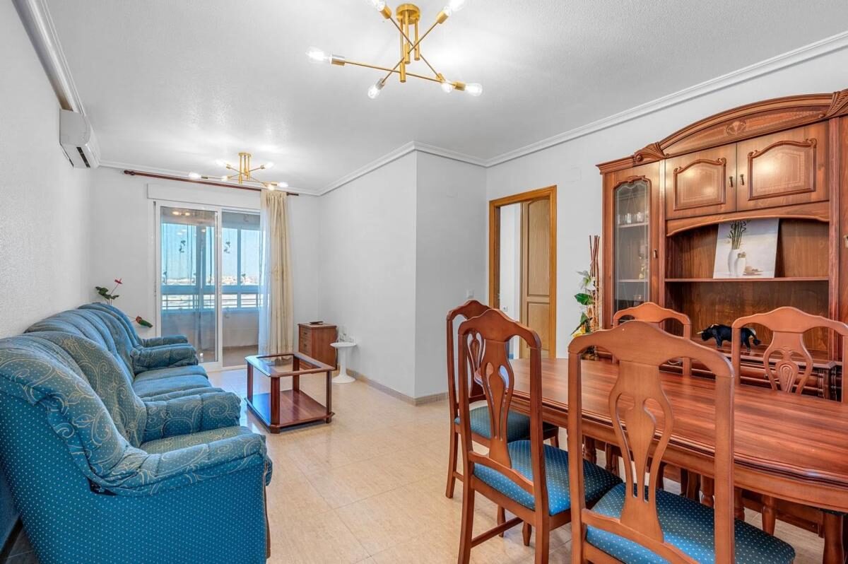 Apartment with 2 bedrooms, 100m² in Torrevieja, Spain [ID: 0152-526281]
