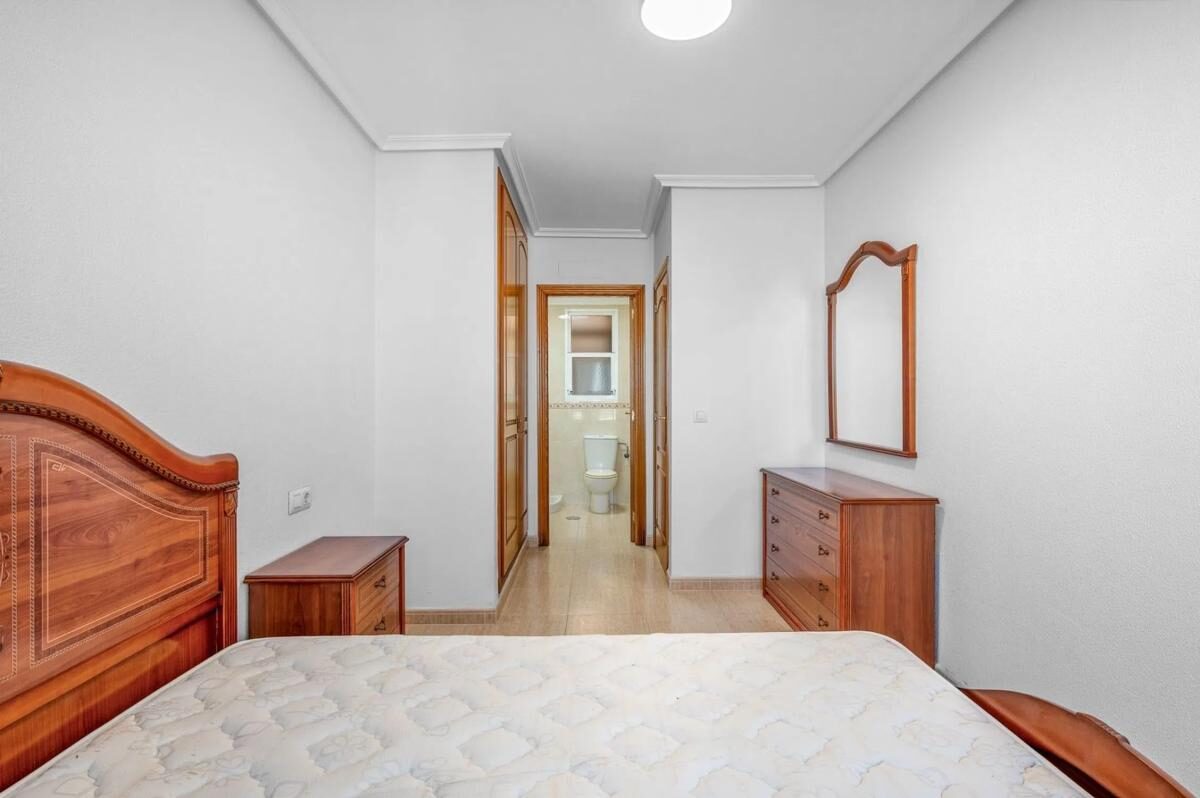 Apartment with 2 bedrooms, 100m² in Torrevieja, Spain [ID: 0152-526281]