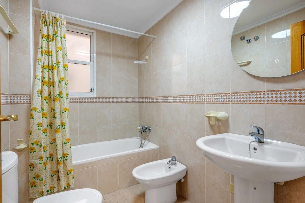 Apartment with 2 bedrooms, 100m² in Torrevieja, Spain [ID: 0152-526281]