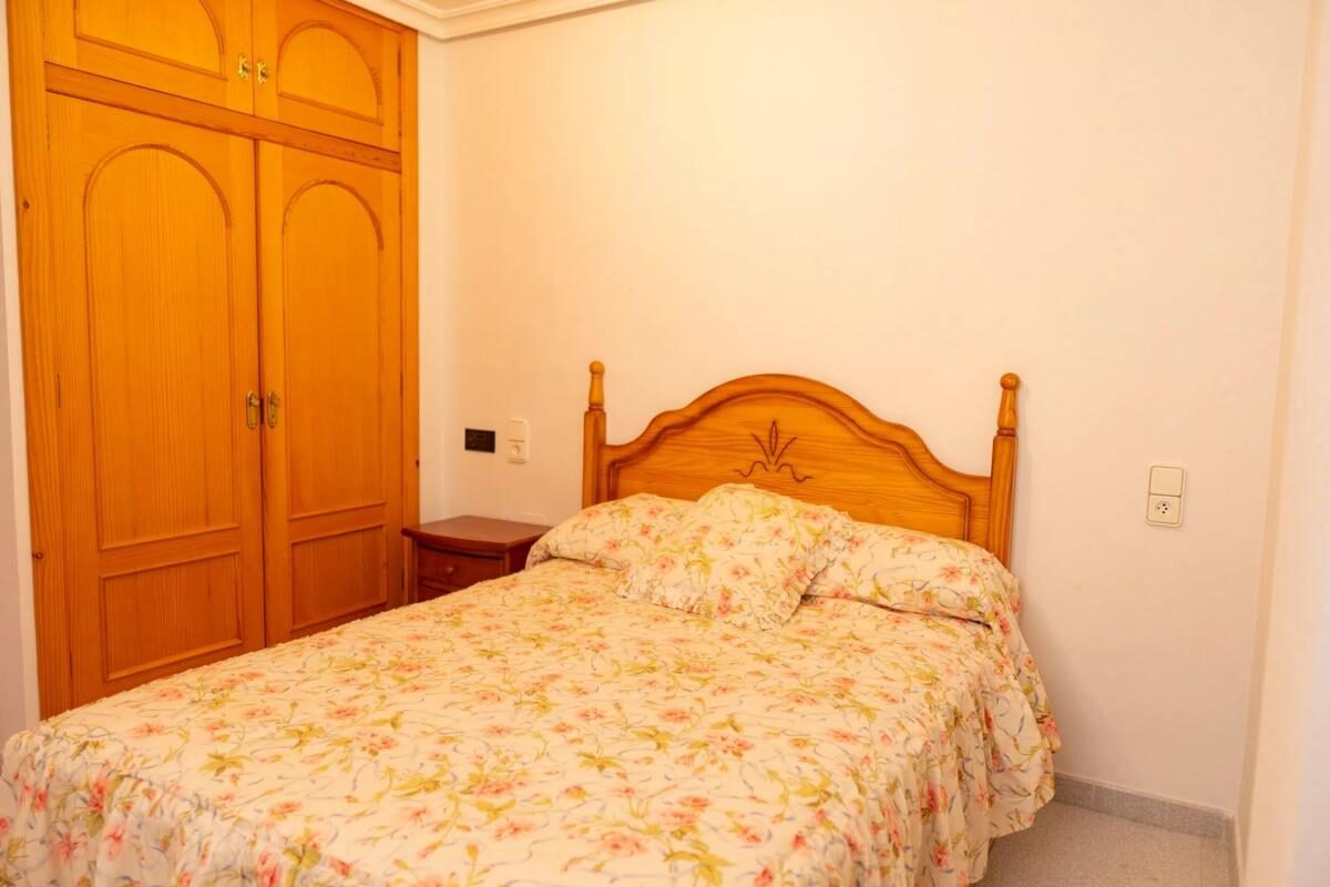 Apartment with 7 bedrooms, 437m² in Torrevieja, Spain [ID: 0152-526128]