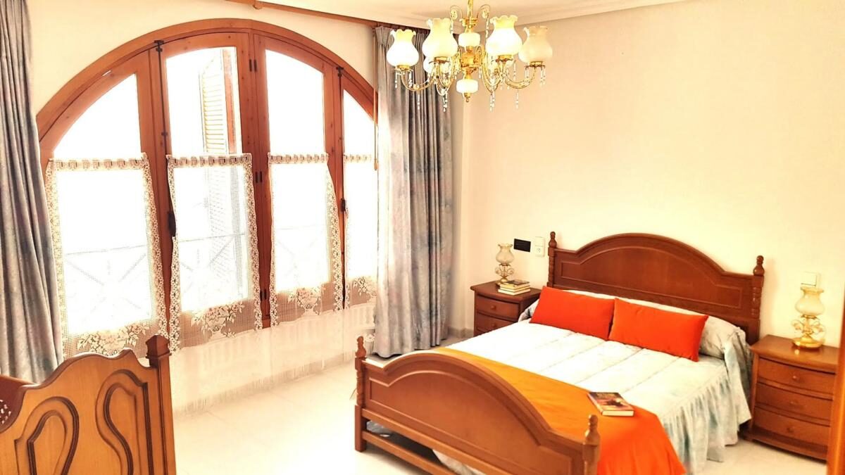 Apartment with 7 bedrooms, 437m² in Torrevieja, Spain [ID: 0152-526128]