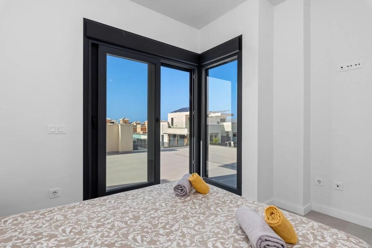 Townhouse with 3 bedrooms, 226m² in San Fulgencio, Spain [ID: 0152-515991]