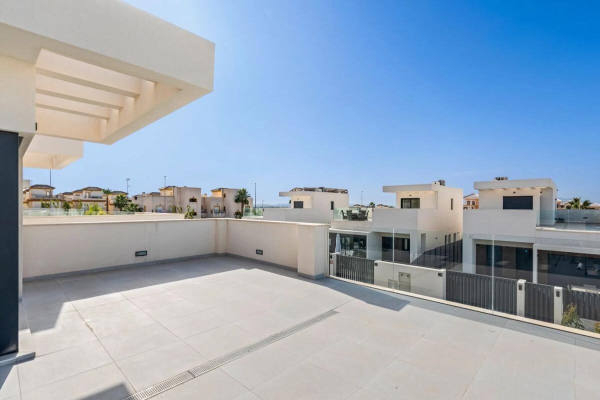 Townhouse with 3 bedrooms, 226m² in San Fulgencio, Spain [ID: 0152-515991]
