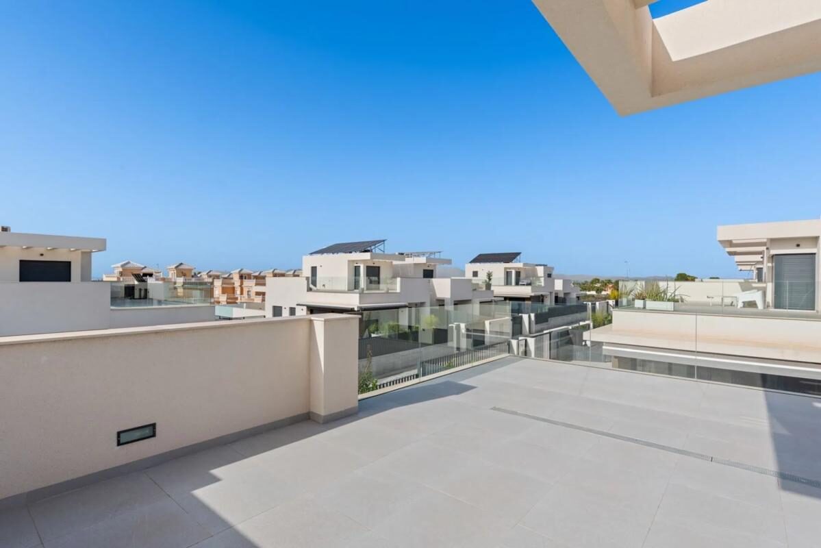Townhouse with 3 bedrooms, 226m² in San Fulgencio, Spain [ID: 0152-515991]