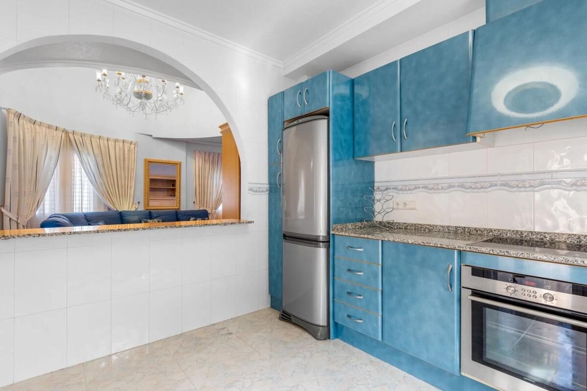 Вілла з 7 спальнями, 179м² в Рохалес, Іспанія [ID: 0152-515893]