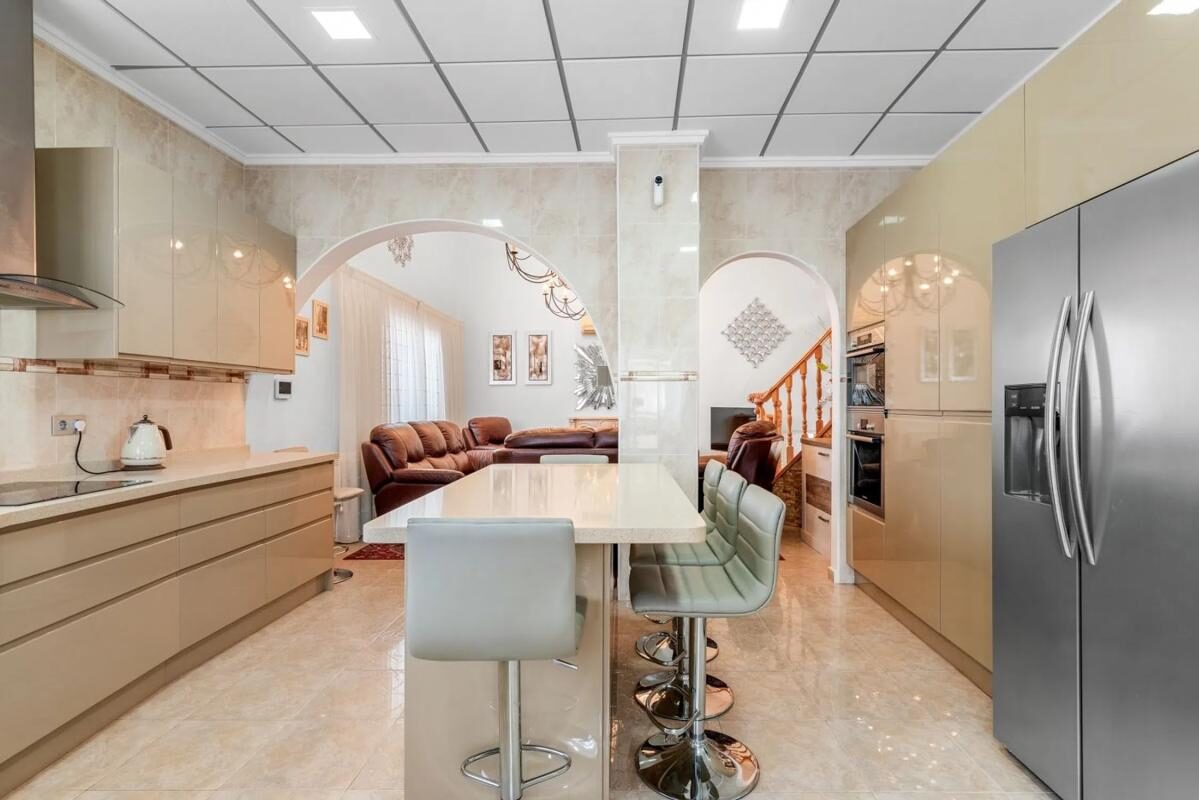 Вілла з 7 спальнями, 179м² в Рохалес, Іспанія [ID: 0152-515893]
