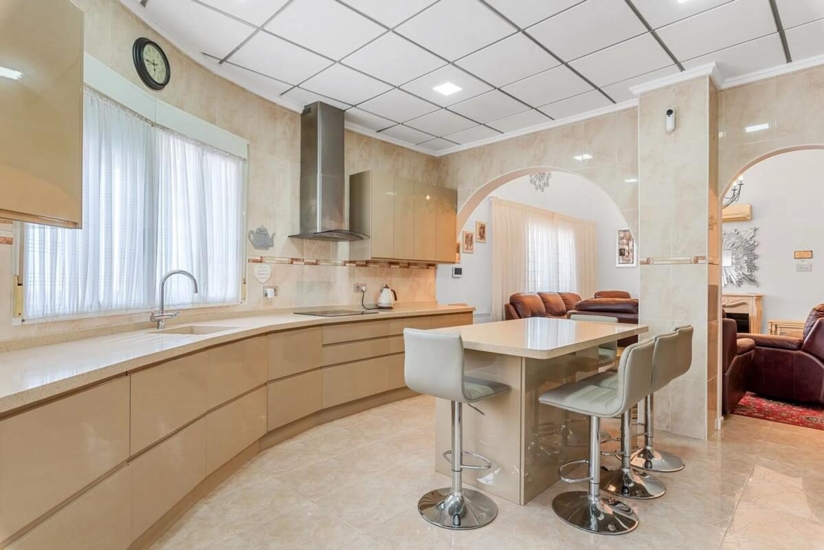 Вілла з 7 спальнями, 179м² в Рохалес, Іспанія [ID: 0152-515893]