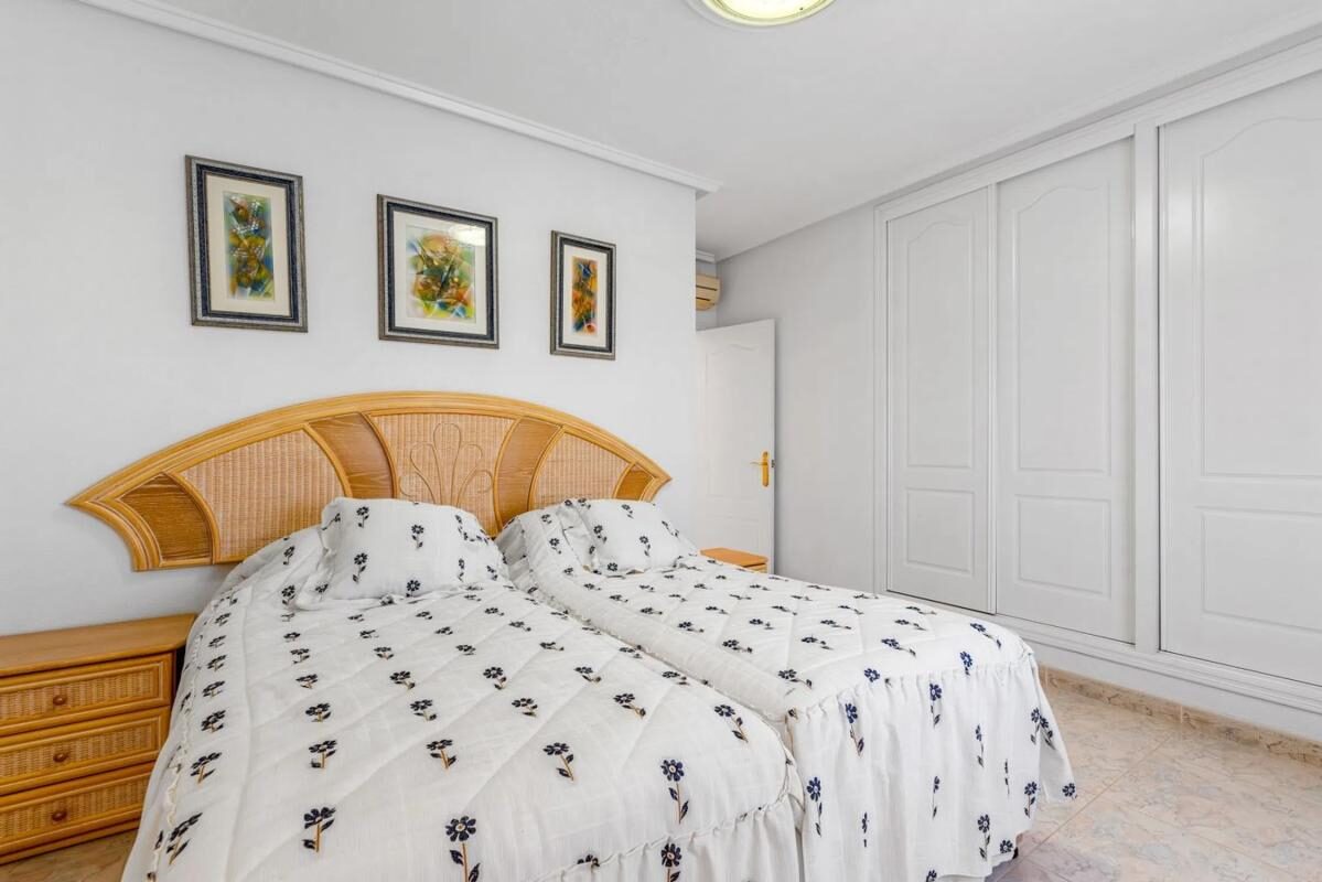 Вілла з 7 спальнями, 179м² в Рохалес, Іспанія [ID: 0152-515893]