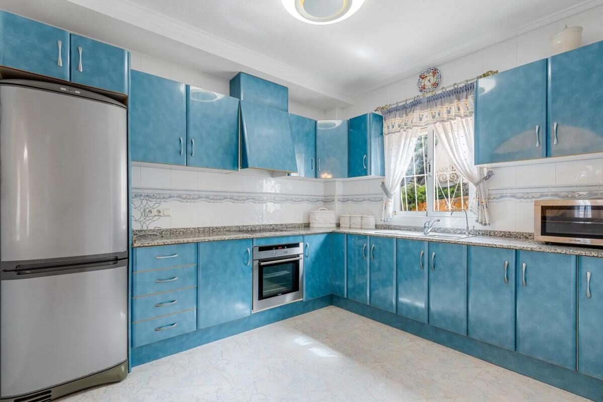 Вілла з 7 спальнями, 179м² в Рохалес, Іспанія [ID: 0152-515893]