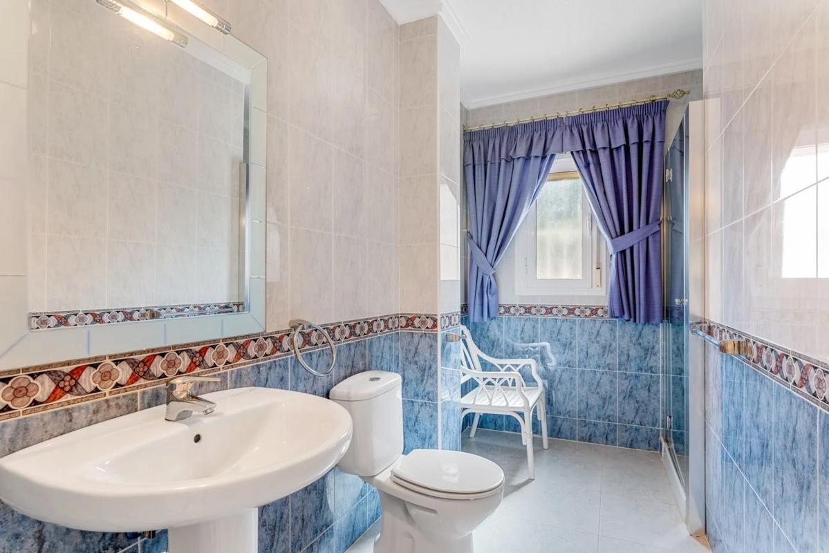 Вілла з 7 спальнями, 179м² в Рохалес, Іспанія [ID: 0152-515893]