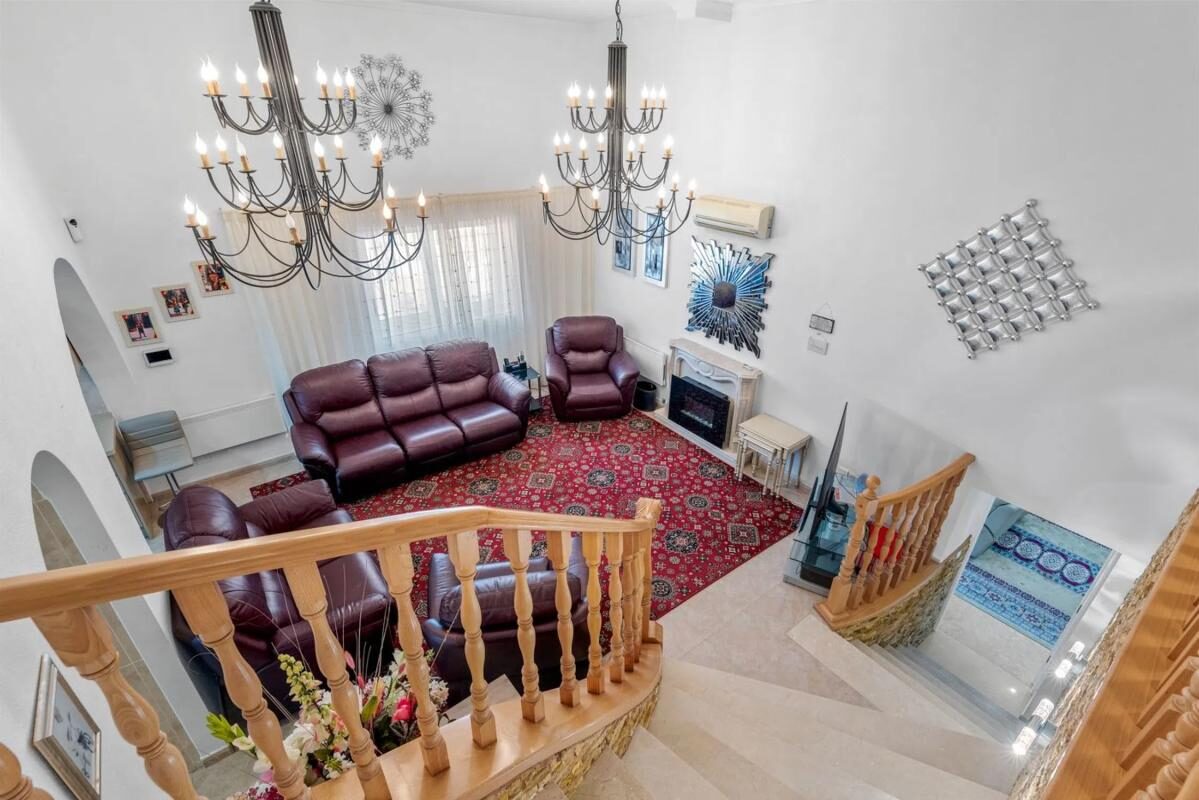 Вілла з 7 спальнями, 179м² в Рохалес, Іспанія [ID: 0152-515893]