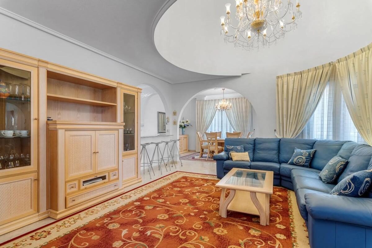 Вілла з 7 спальнями, 179м² в Рохалес, Іспанія [ID: 0152-515893]
