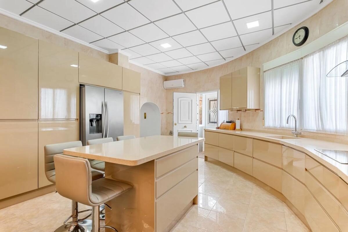 Вілла з 7 спальнями, 179м² в Рохалес, Іспанія [ID: 0152-515893]