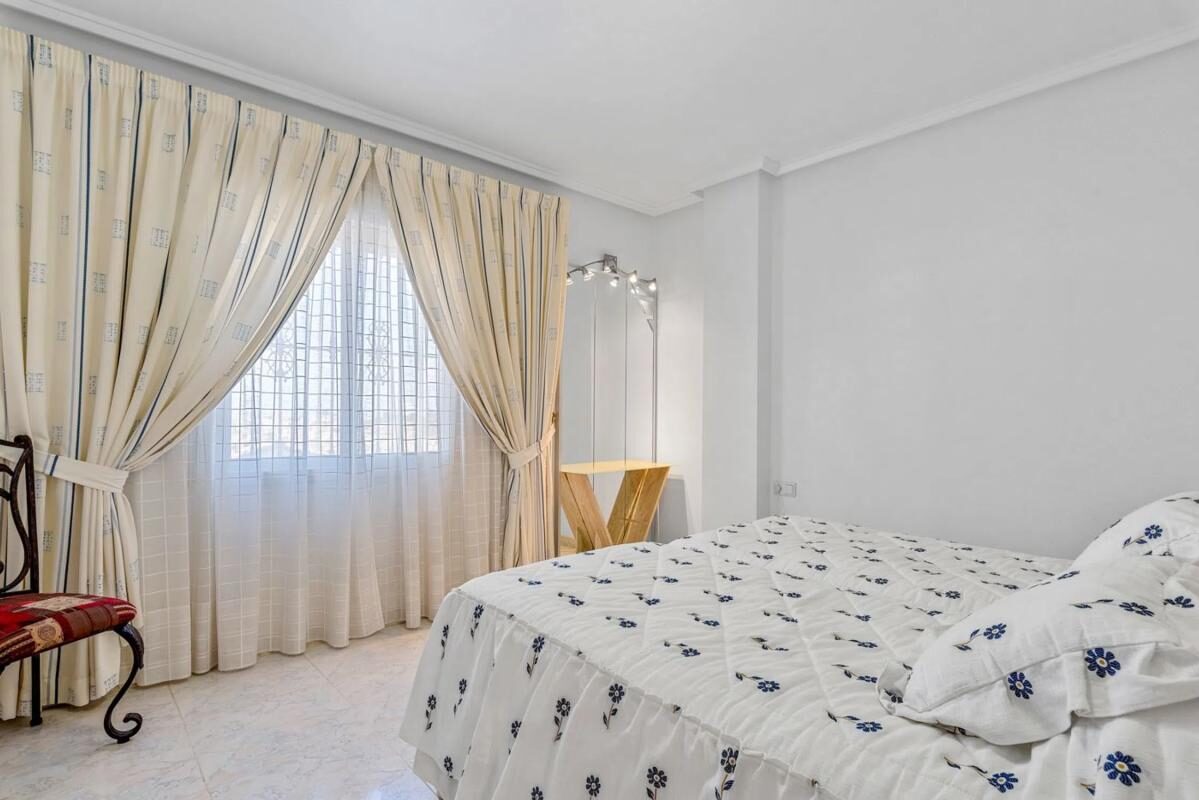 Вілла з 7 спальнями, 179м² в Рохалес, Іспанія [ID: 0152-515893]