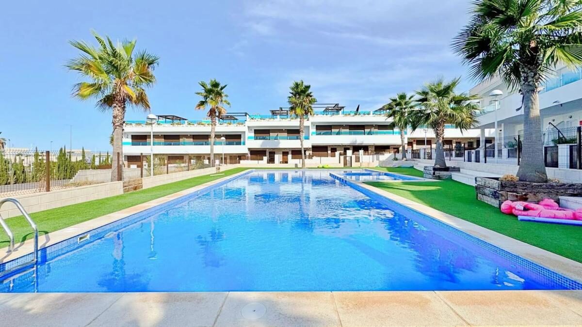 Townhouse with 3 bedrooms, 113m² in Torrevieja, Spain [ID: 0152-513959]