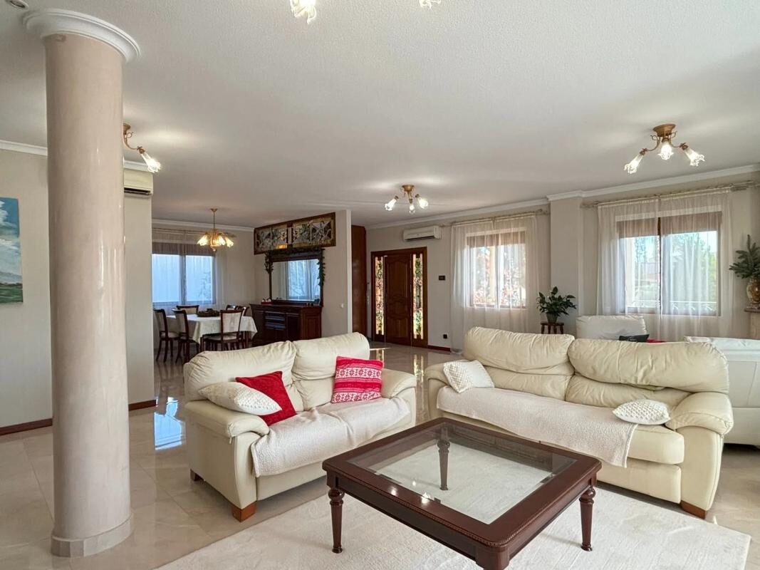 Willa z 5 sypialniami, 360m² w Рохалес, Hiszpania [ID: 0152-512797]