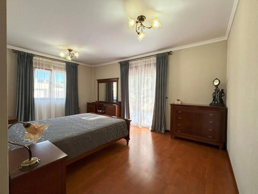 Willa z 5 sypialniami, 360m² w Рохалес, Hiszpania [ID: 0152-512797]