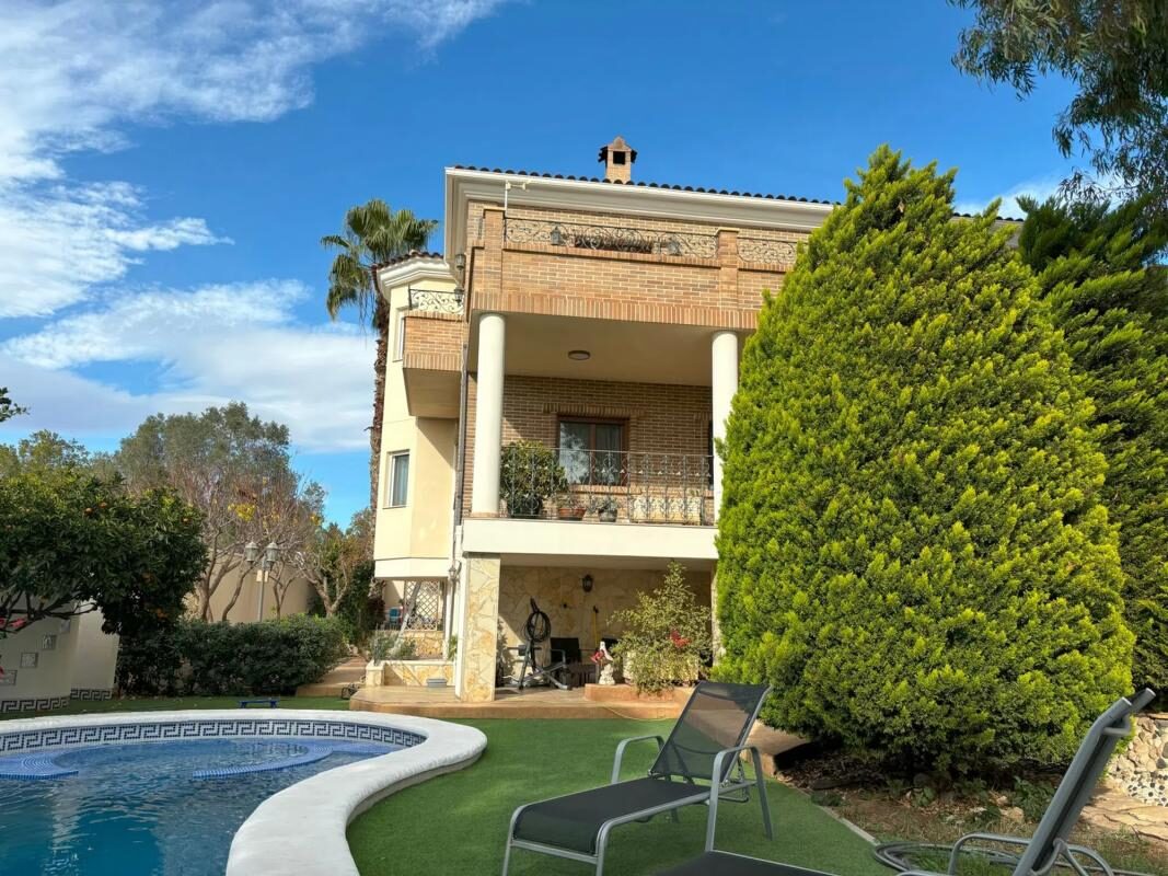 Willa z 5 sypialniami, 360m² w Рохалес, Hiszpania [ID: 0152-512797]