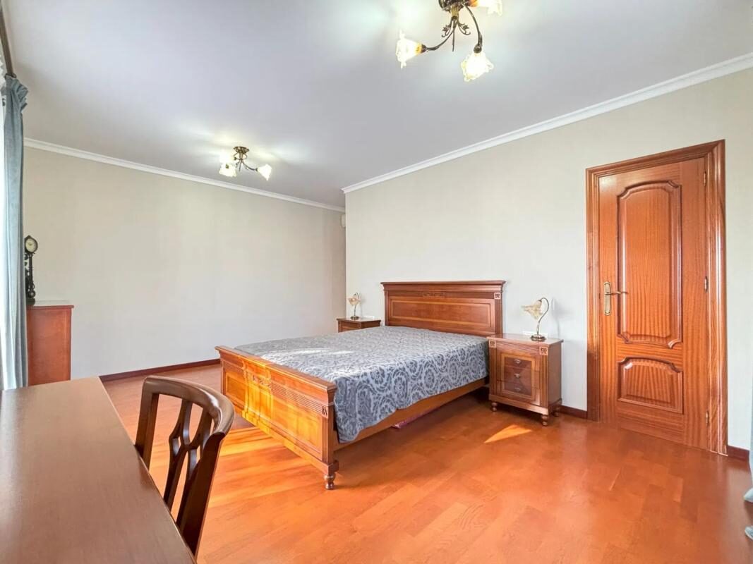 Willa z 5 sypialniami, 360m² w Рохалес, Hiszpania [ID: 0152-512797]