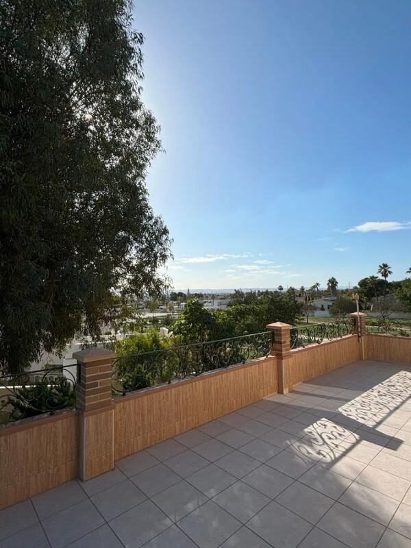 Willa z 5 sypialniami, 360m² w Рохалес, Hiszpania [ID: 0152-512797]