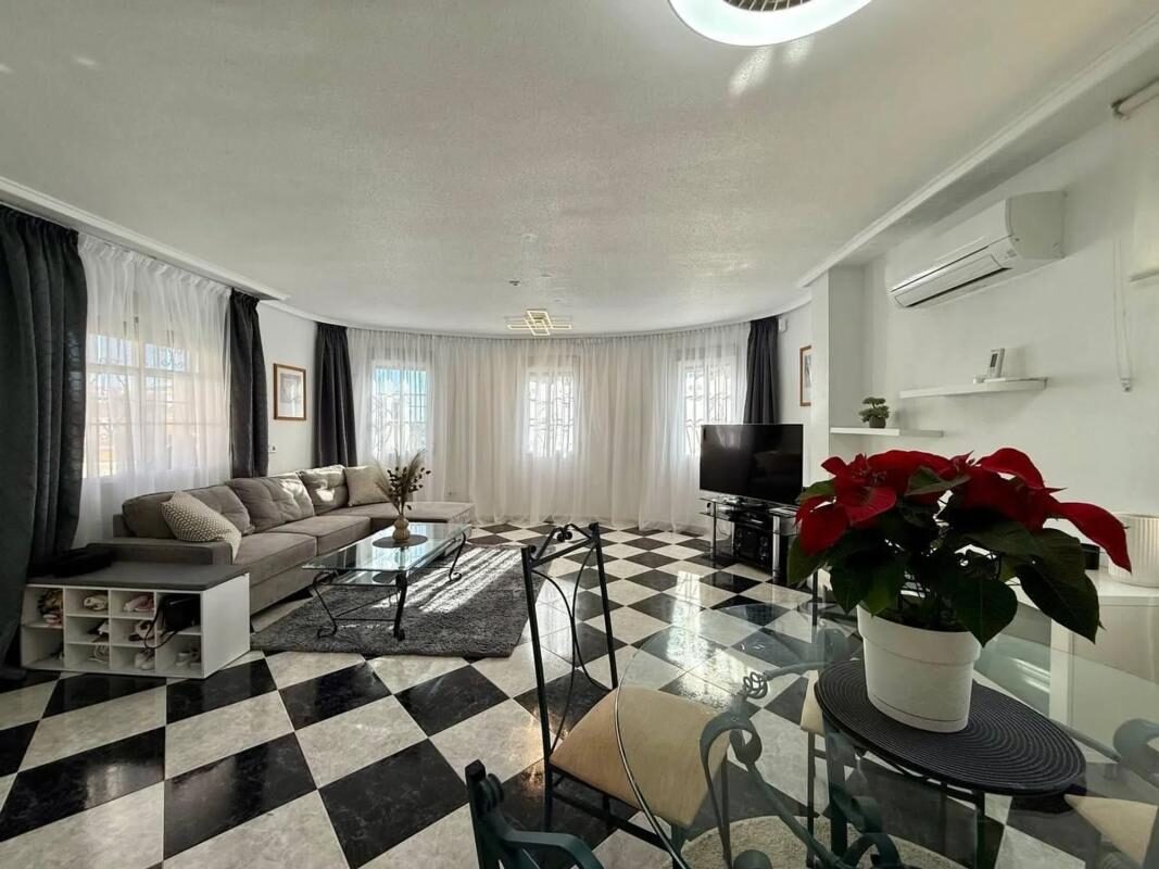 Вілла з 4 спальнями, 191м² в Оріуела, Іспанія [ID: 0152-510586]