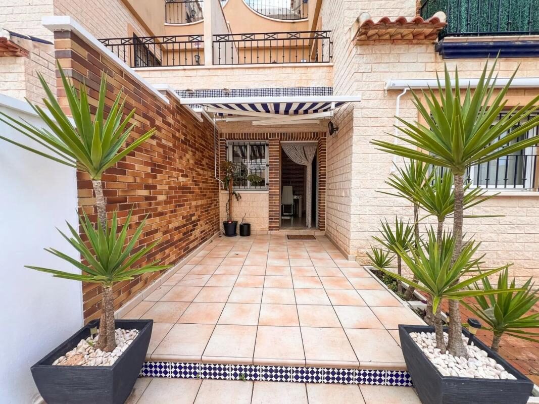 Townhouse with 3 bedrooms, 107m² in Pilar de la Horadada, Spain [ID: 0152-490373]