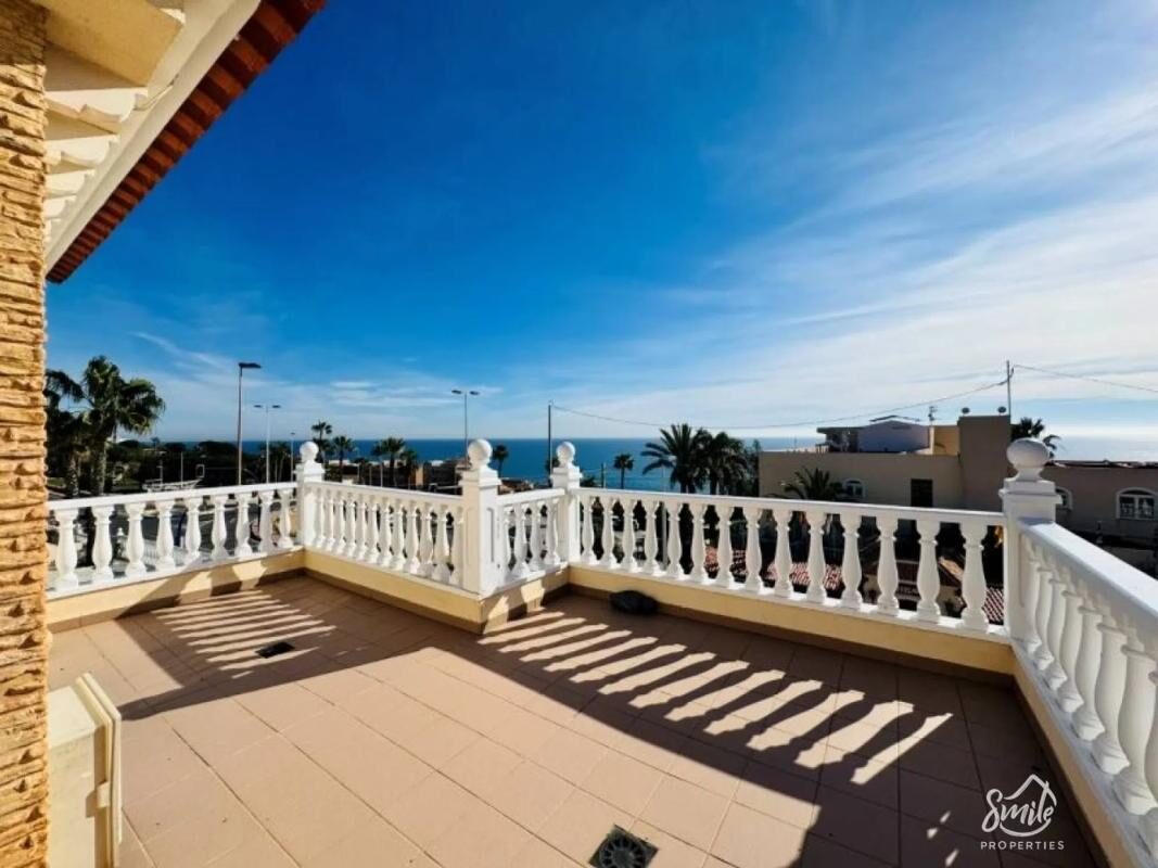 Villa with 5 bedrooms, 350m² in Torrevieja, Spain [ID: 0152-482037]