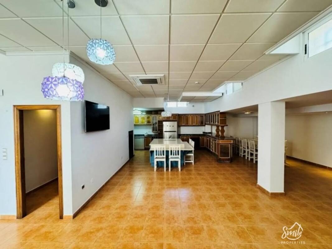 Villa with 5 bedrooms, 350m² in Torrevieja, Spain [ID: 0152-482037]