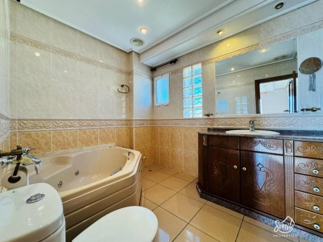 Villa with 5 bedrooms, 350m² in Torrevieja, Spain [ID: 0152-482037]