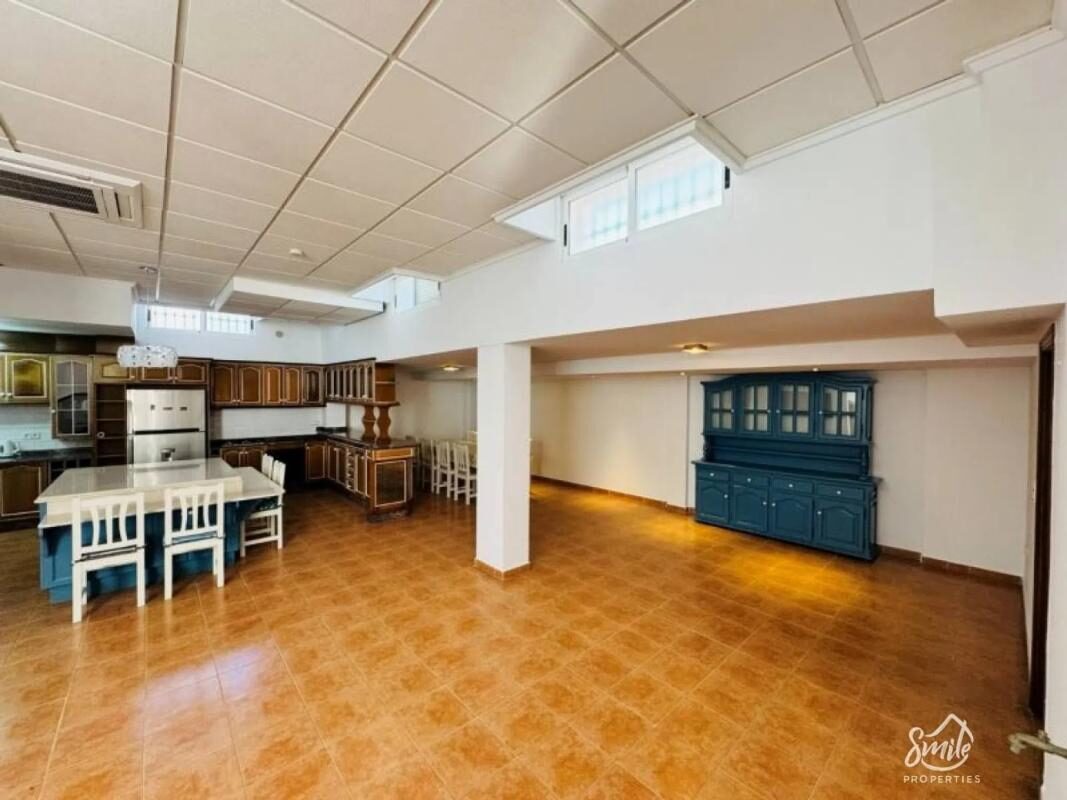 Villa with 5 bedrooms, 350m² in Torrevieja, Spain [ID: 0152-482037]