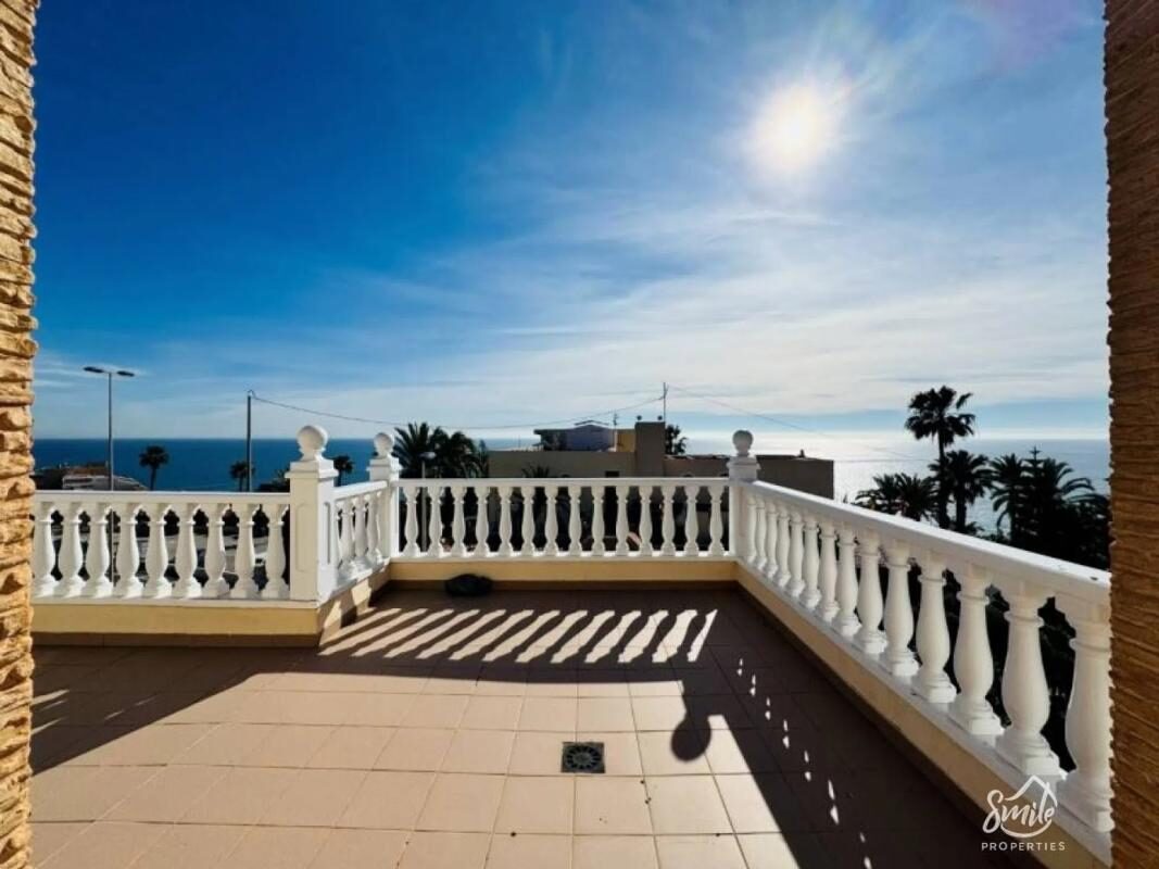 Villa with 5 bedrooms, 350m² in Torrevieja, Spain [ID: 0152-482037]