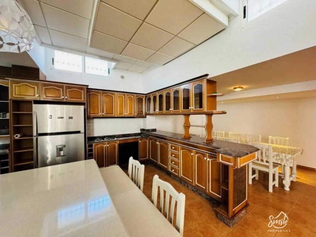 Villa with 5 bedrooms, 350m² in Torrevieja, Spain [ID: 0152-482037]