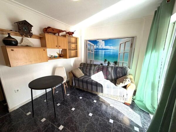 Квартира в Торрев'єха, Іспанія, 45м²